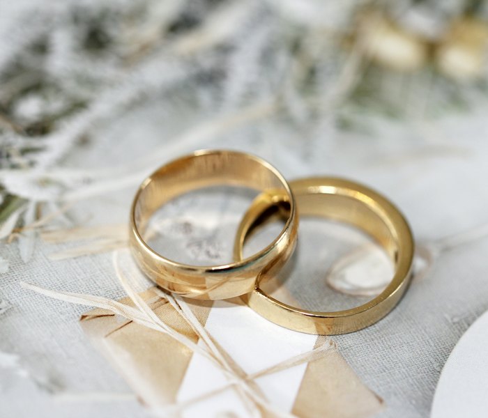 Zwei goldene Eheringe